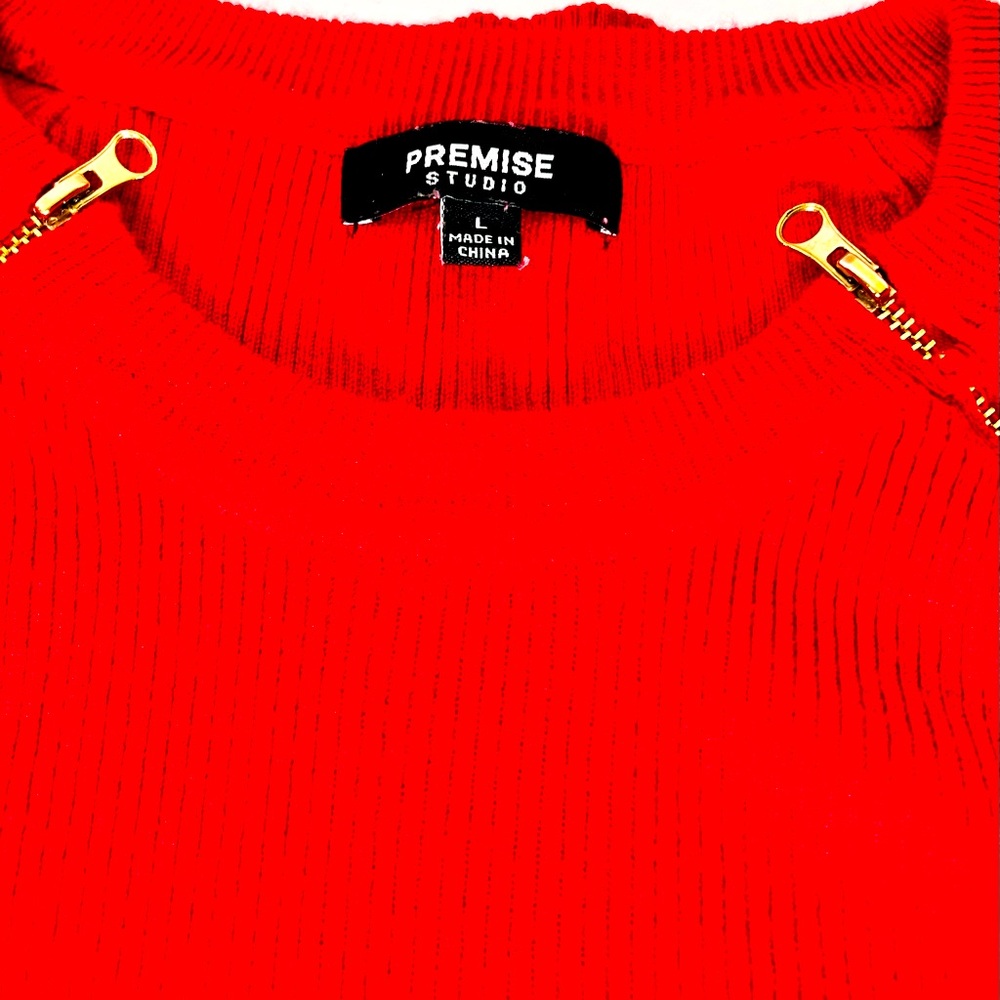 PREMISE STUDIO RED LONG SLEEVE KNIT SWEATER W/GOLD ZIPPER ACCENTS. WOMEN’S LARGE - Picture 5 of 6